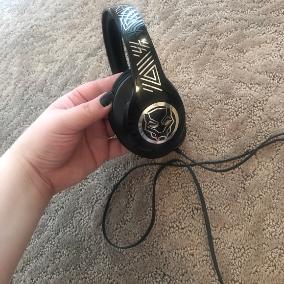 Black Panther theme Over the Ear Headphones - Picture 3 of 6